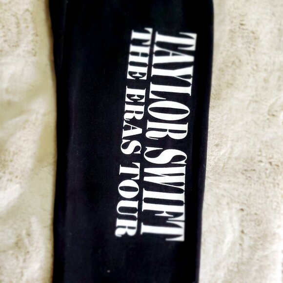 Taylor Swift The Eras Tour Black Sweatpants Joggers Size L Merch Swiftie - Picture 3 of 9